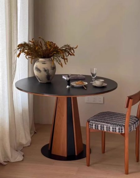 Bàn Ăn Gỗ Tròn Hiện Đại Chắc Chắn, Có 4 Ghế Bàn Ăn Gỗ Tròn Hiện Đại Chắc Chắn, Có 4 Ghế