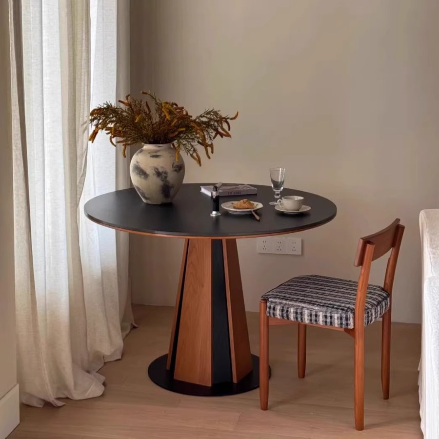 Bàn Ăn Gỗ Tròn Hiện Đại Chắc Chắn, Có 4 Ghế Bàn Ăn Gỗ Tròn Hiện Đại Chắc Chắn, Có 4 Ghế