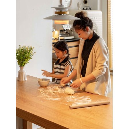 Bàn Ăn Gỗ Tự Nhiên Cổ Điển Đơn Giản Cho Chung Cư