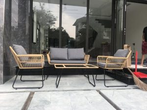 Bàn cafe tròn hay vuông? Chọn theo diện tích phong cách quán chuẩn nhất